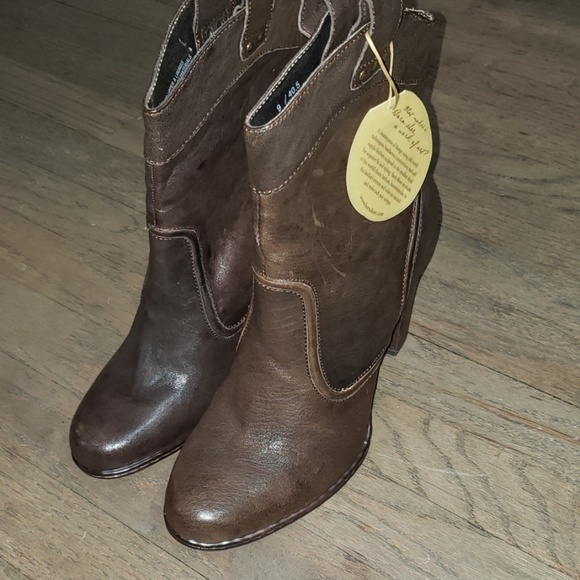 Born Shoes - NWT Born Leather Pull On Boots